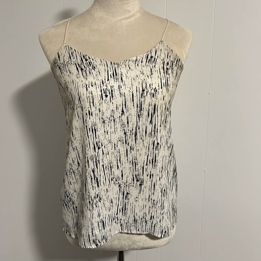 White and bank tank